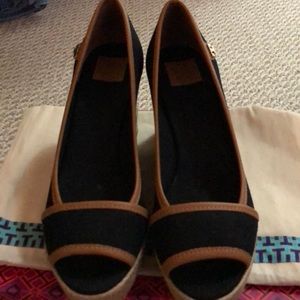 New in box Tory Burch wedges!!